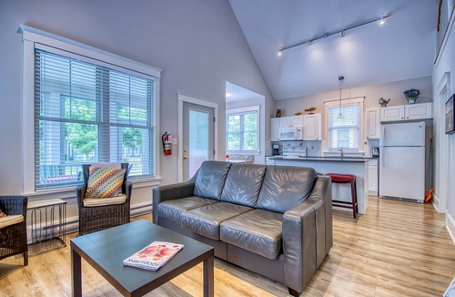 Cherry Valley House | The Bluebird - 7 Summer Village
