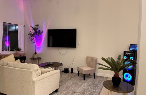 Historic Core Apartment | The Broadway Royal Residence 1.5 Bedroom