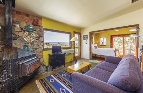 Joshua Tree House | The Cabin Under the Stars - Hot Tub, BBQ and a Firepit