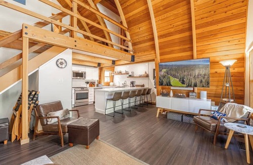 Incline Village Apartment | The Canoe Cabin in Incline Village