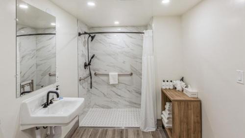 South San Mateo Hotel | The Catrina Hotel