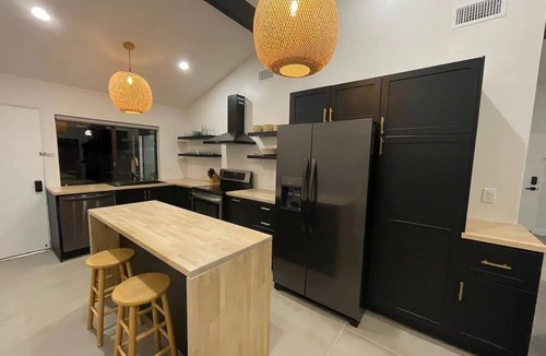 Palm Springs Condo | The desert is calling. Roadrunner Retreat is waiting for you.