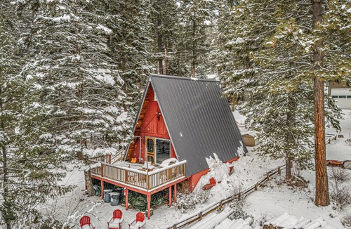 Klamath Falls Cabin | The 'Easy A' Cabin at Rocky Point- Stylish 1960's A-Frame