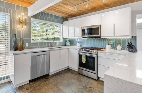 Racquet Club Estates House | The Francis Alexander - Unwind in Style: Spacious Living, Outdoor Dining & Fire Pit Bliss