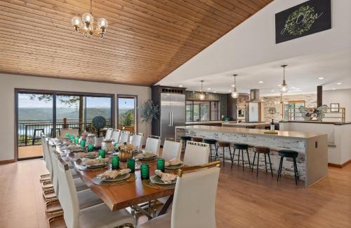 Nevada City House | The Gathering Place! Sleeps 24, Lakeview, Game room