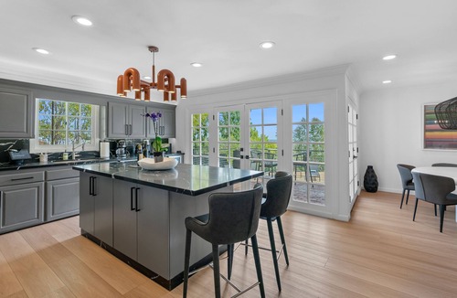 The Bird Streets Villa | The Hilldale Villa