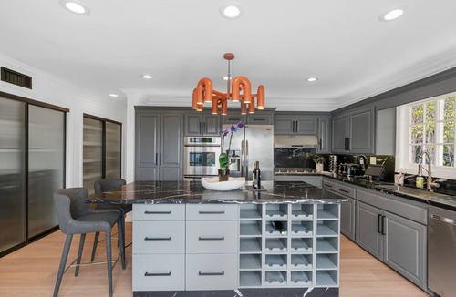 The Bird Streets Villa | The Hilldale Villa