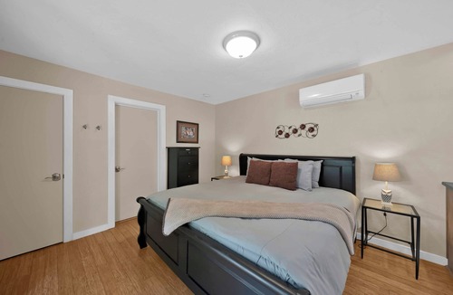 O'Brien Bed & Breakfast | The Hummingbird- A Room With a Forest View!