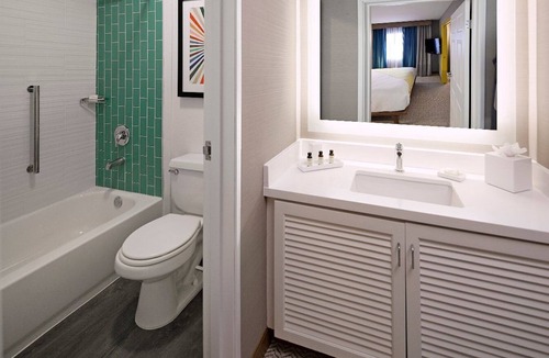 Venice Hotel | The Kinney Venice Beach, Quad (Courtyard) View King Suite!