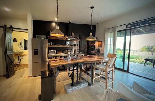 Lone Pine House | The LoneEast An Eastern Sierra wilderness retreat
