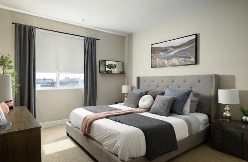 Santa Ana Apartment | The Mandarin at Main Place - FIFA Ready!