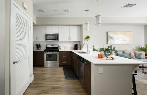 Santa Ana Apartment | The Mandarin at Main Place - FIFA Ready!