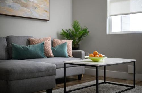 Santa Ana Apartment | The Mandarin at Main Place - FIFA Ready!