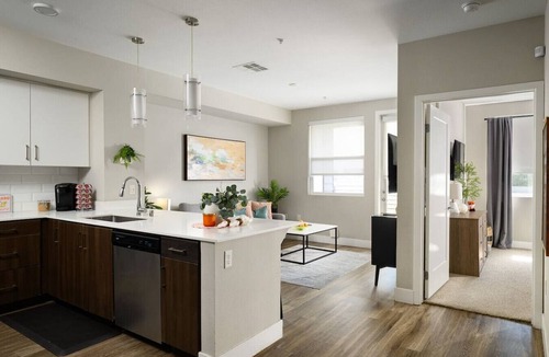 Santa Ana Apartment | The Mandarin @ Main Place - FIFA Ready!