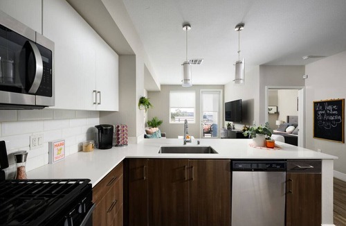 Santa Ana Apartment | The Mandarin @ Main Place - FIFA Ready!
