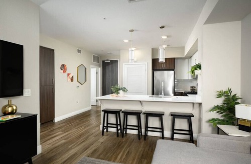 Santa Ana Apartment | The Mandarin @ Main Place - FIFA Ready!