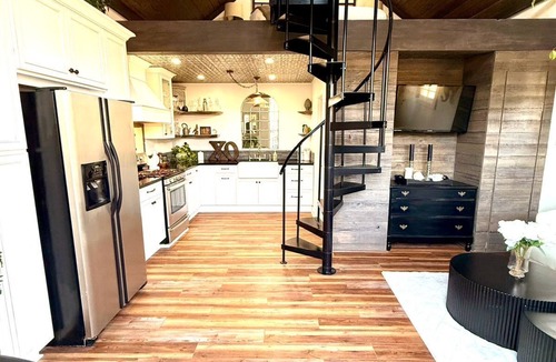 Los Alamos Apartment | The Nest · Sun-Drenched Loft · Private · Walk to Everything