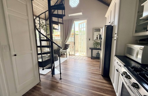 Los Alamos Apartment | The Nest · Sun-Drenched Loft · Private · Walk to Everything