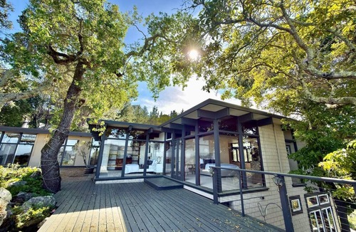 San Rafael House | The Oak - Luxury Mansion in San Rafael | Hottub