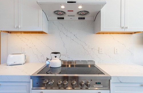 Northeast Carmel House | The perfect Carmel-by-the-Sea Hideaway cottage "La Cachette"