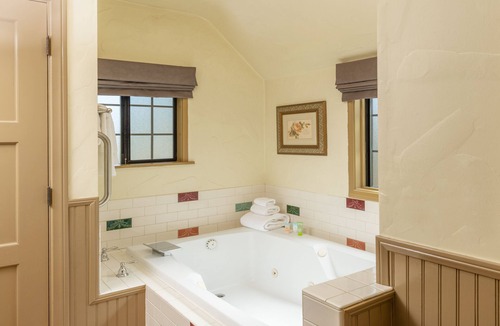 Ventura Hotel | The Pierpont Inn