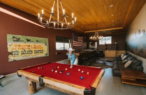Pioneertown House | The Raven By The Cohost Company