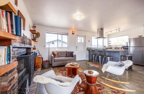 Joshua Tree House | The Raven House - Renovated Homestead Cabin