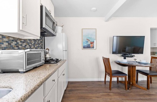 South Mission Beach Apartment | The Sandy Retreat- Steps from the Sand