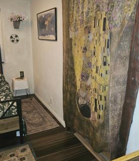 Oakhurst Apartment | The Secret Hideaway