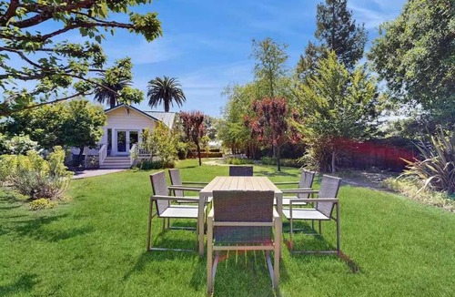 Geyserville House | The Starlite - Winery Hot Tub Alexander Valley