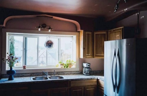 Siskiyou-Hargadine Historic District Apartment | The Urban Gypsy Loft