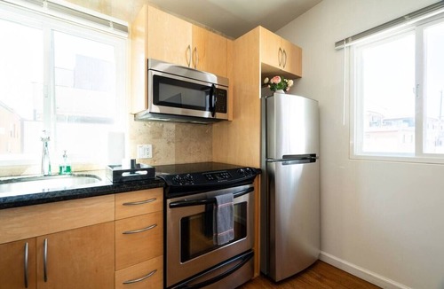 South Mission Beach Apartment | This studio is a 0 bedroom(s), 1 bathrooms, located in San Diego, CA.