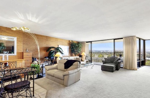 Marina del Rey Apartment | Three Bedroom Residence with Panoramic Water Views