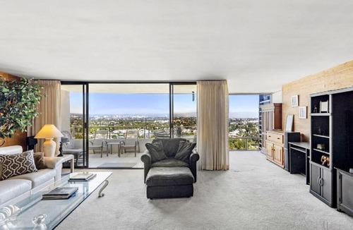 Marina del Rey Apartment | Three Bedroom Residence with Panoramic Water Views