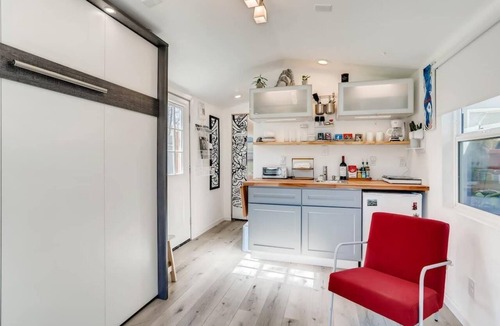 Southeastern Sacramento Apartment | TINY ART HOUSE near the beat