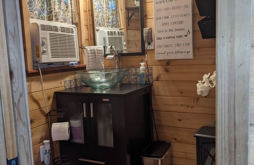 Isleton House | Tiny Home near Rio Vista and Isleton with Community Amenities!