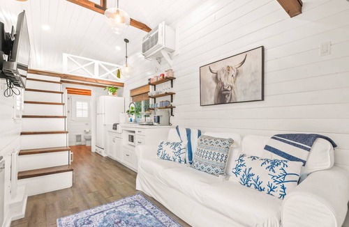 Agoura Hills House | Tiny House Magic Cozy Stay with Dollhouse Charm