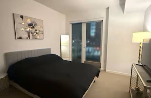 Waterfront Apartment | tnPrivate Bedroom & Bathroom in Shared Unit of Luxury Mid-Rise in DT Long Beach