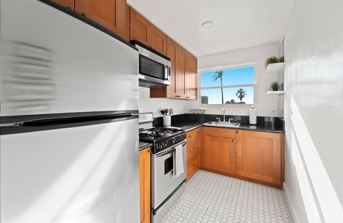 Park West Apartment | Top Floor SD Bay View Studio in Bankers Hill, San Diego!
