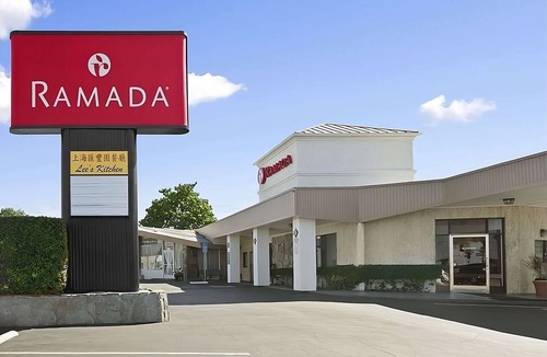 Torrance Hotel | Torrance Getaway! 3 Spacious Units, Nearby Attractions Pool, Parking