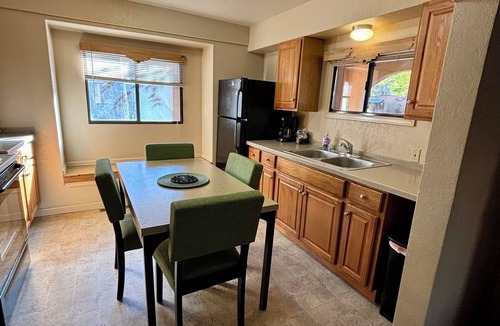 Manitou Springs Cabin | Town & Country Cottages
