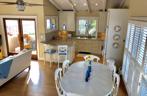 Coronado House | Tranquil Guesthouse just a Short Walk from the Beach