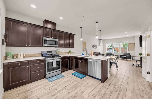 Reno/Tahoe Airport House | Tranquil Haven|2 BR| 2.5 Baths|3TVs|Sleeps 7