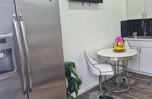 Paradise Apartment | Tranquil stay Vegas
