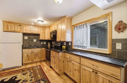 Estes Park House | Tranquil Stream Cabin; quaint Estes Park cabin!