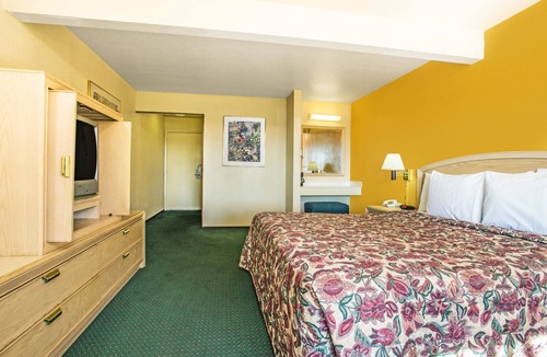 Turlock Hotel | Travelodge by Wyndham Turlock