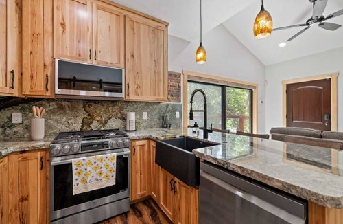 Mono Vista Apartment | Tree House - Perfect for a Romantic Getaway