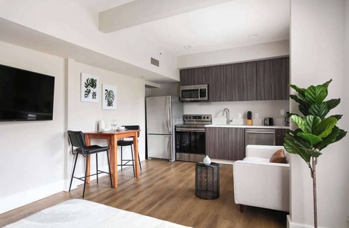 Gaslamp Quarter Bed & Breakfast | Trendy Studio w/Full Kitchen | Heart of Gaslamp