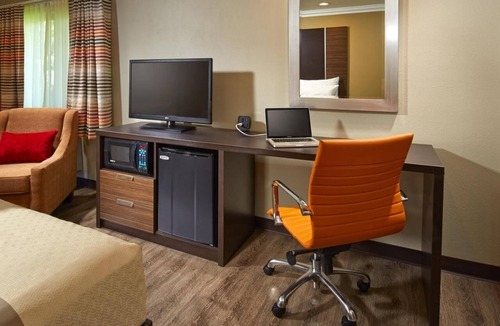 Anaheim Resort Hotel | Triple King Comfort: 3 Deluxe Units w/Pool & Disneyland Wakway!