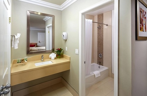 Anaheim Resort Hotel | Triple King Comfort: 3 Deluxe Units w/Pool & Disneyland Wakway!